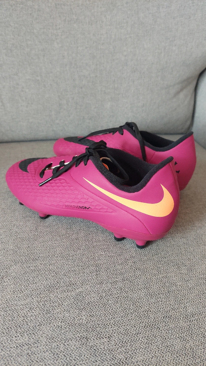 Nike Soccer Cleats and Shin Guards - photo 4