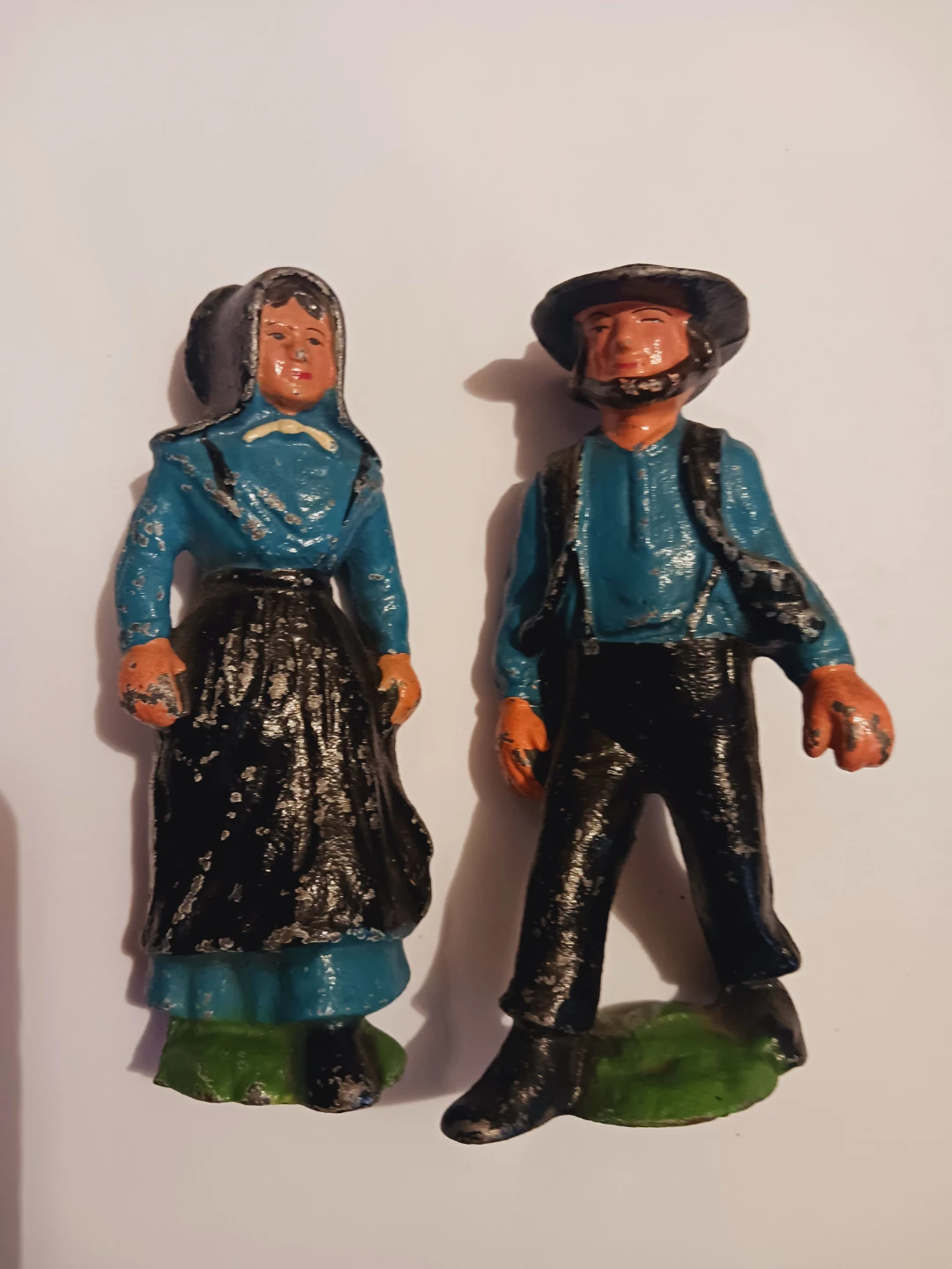 Vintage cast iron Amish Couple figurines - photo 2
