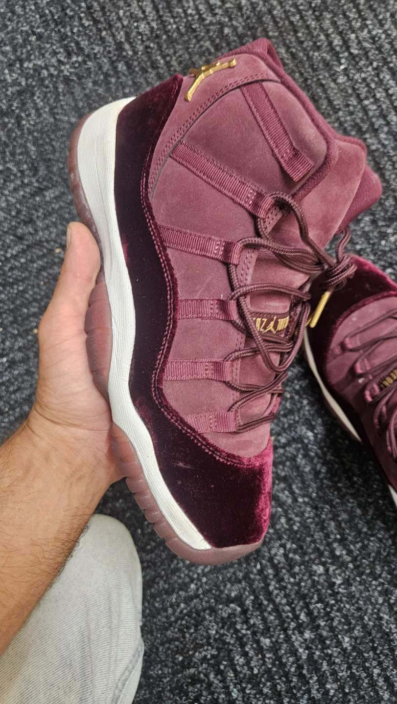 Jordan 11 Retro Heiress Velvet Night Maroon - photo 4