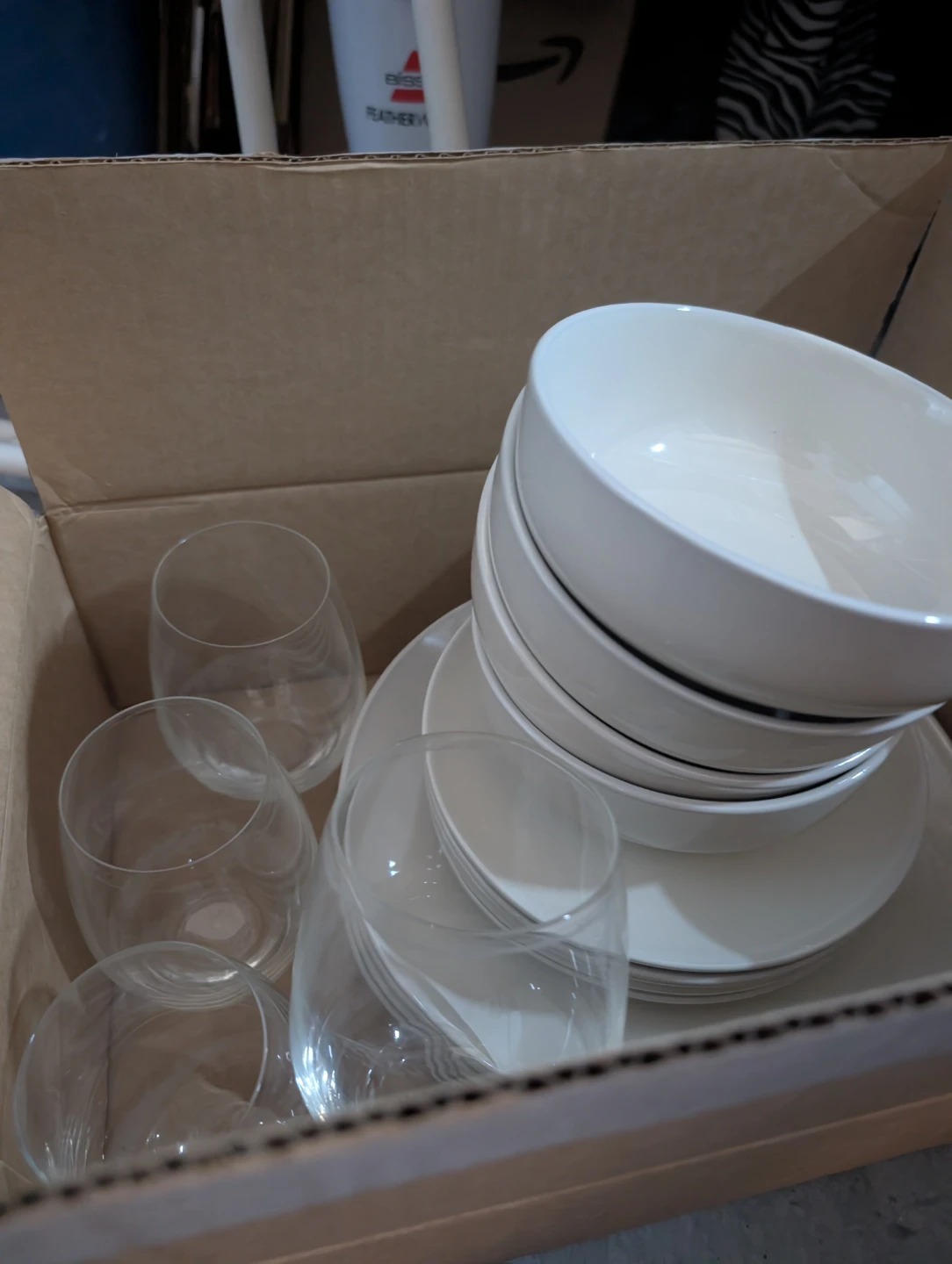 DINNERWARE PLATE SET WITH GLASSES - photo 2