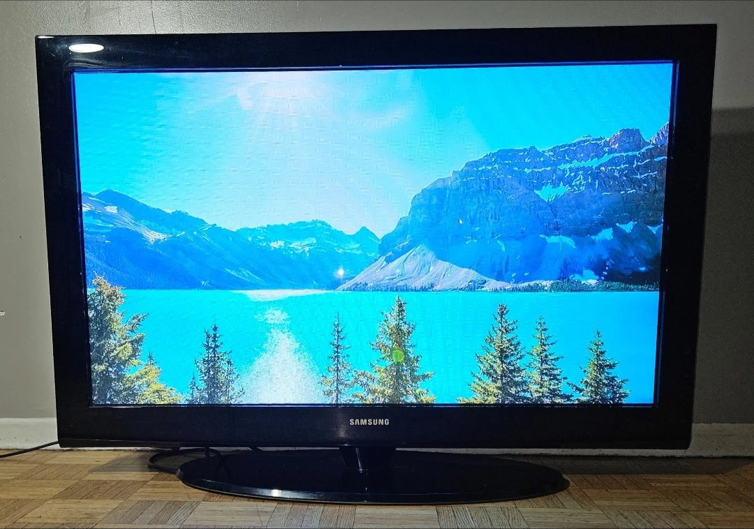 Samsung Flat Screen TV 🖥✨️ - photo 3