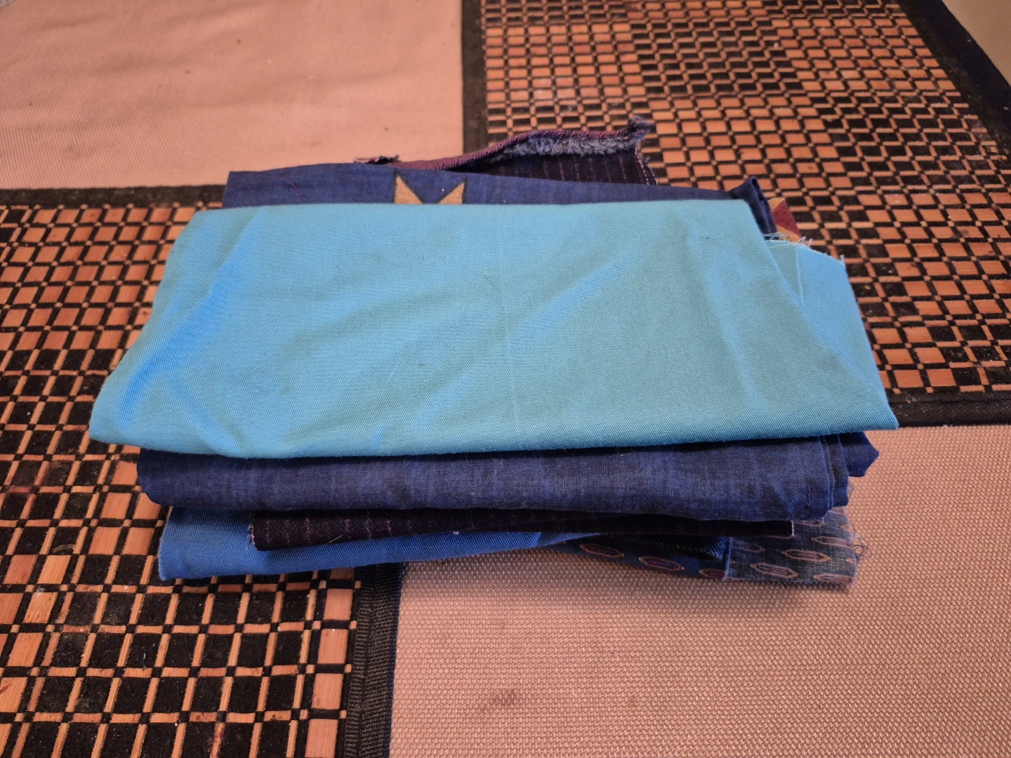Fabric remnant bundle - photo 5