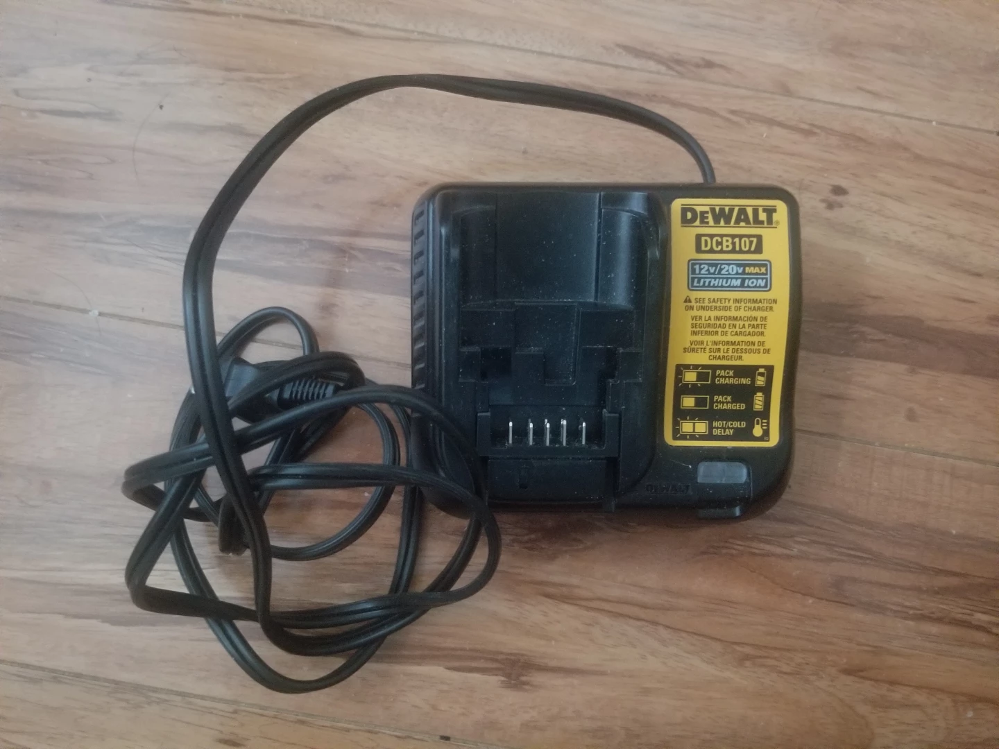 DeWalt DCB107 12V/20V MAX Lithium Ion Battery Charger