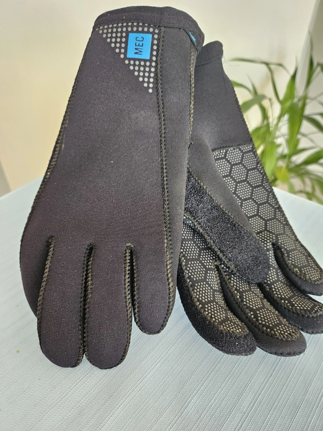 MEC neoprene gloves- size S/P