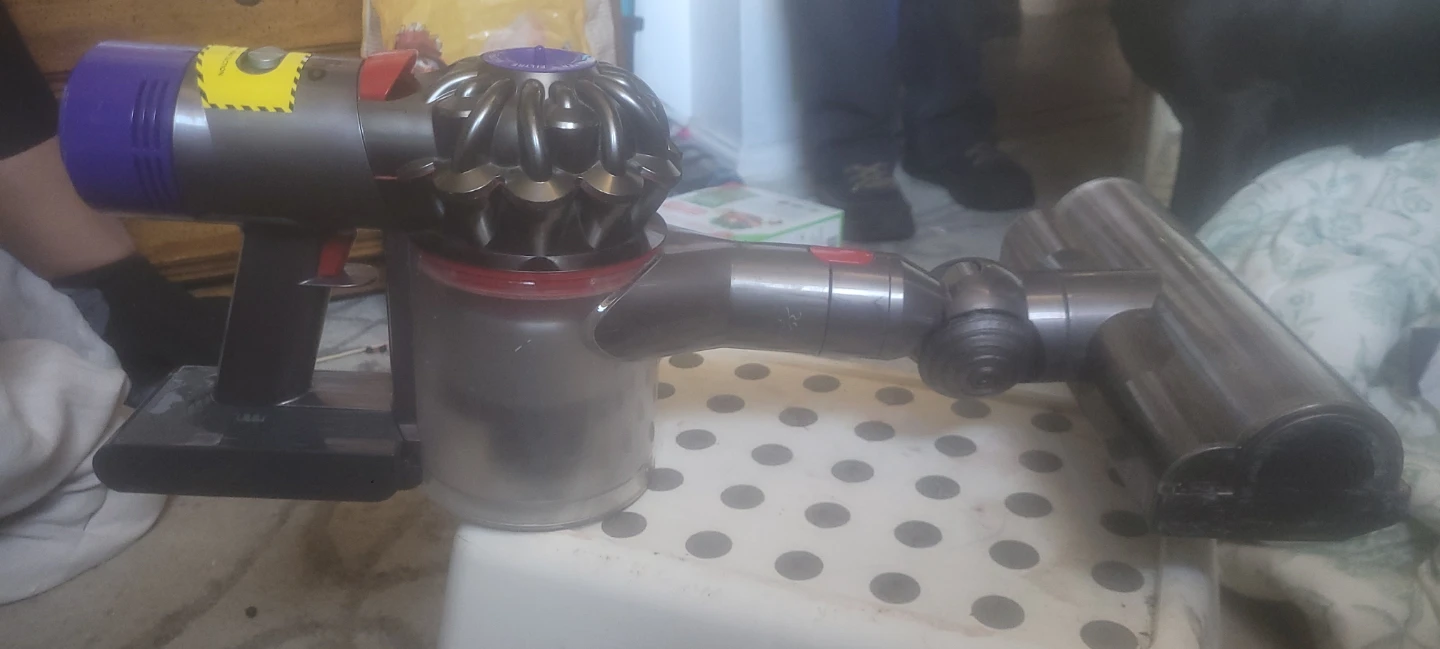 Dyson V8 Animal Extra Cordless Vacuum - photo 5