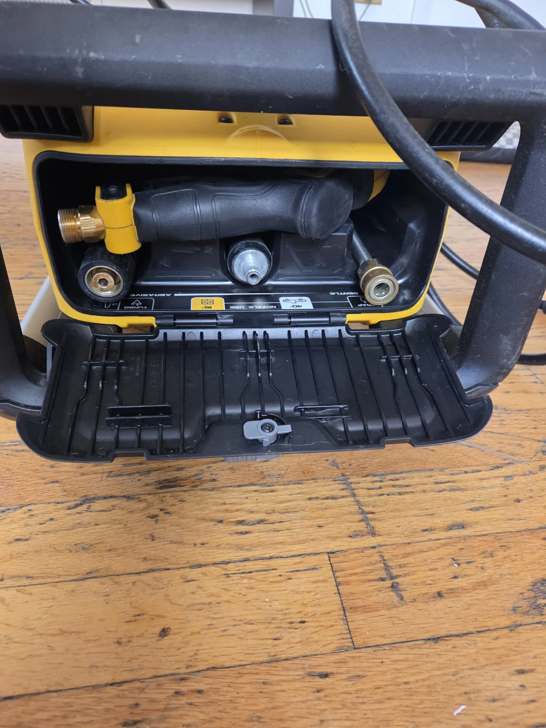 DeWalt 2100 PSI Electric Pressure Washer - photo 3