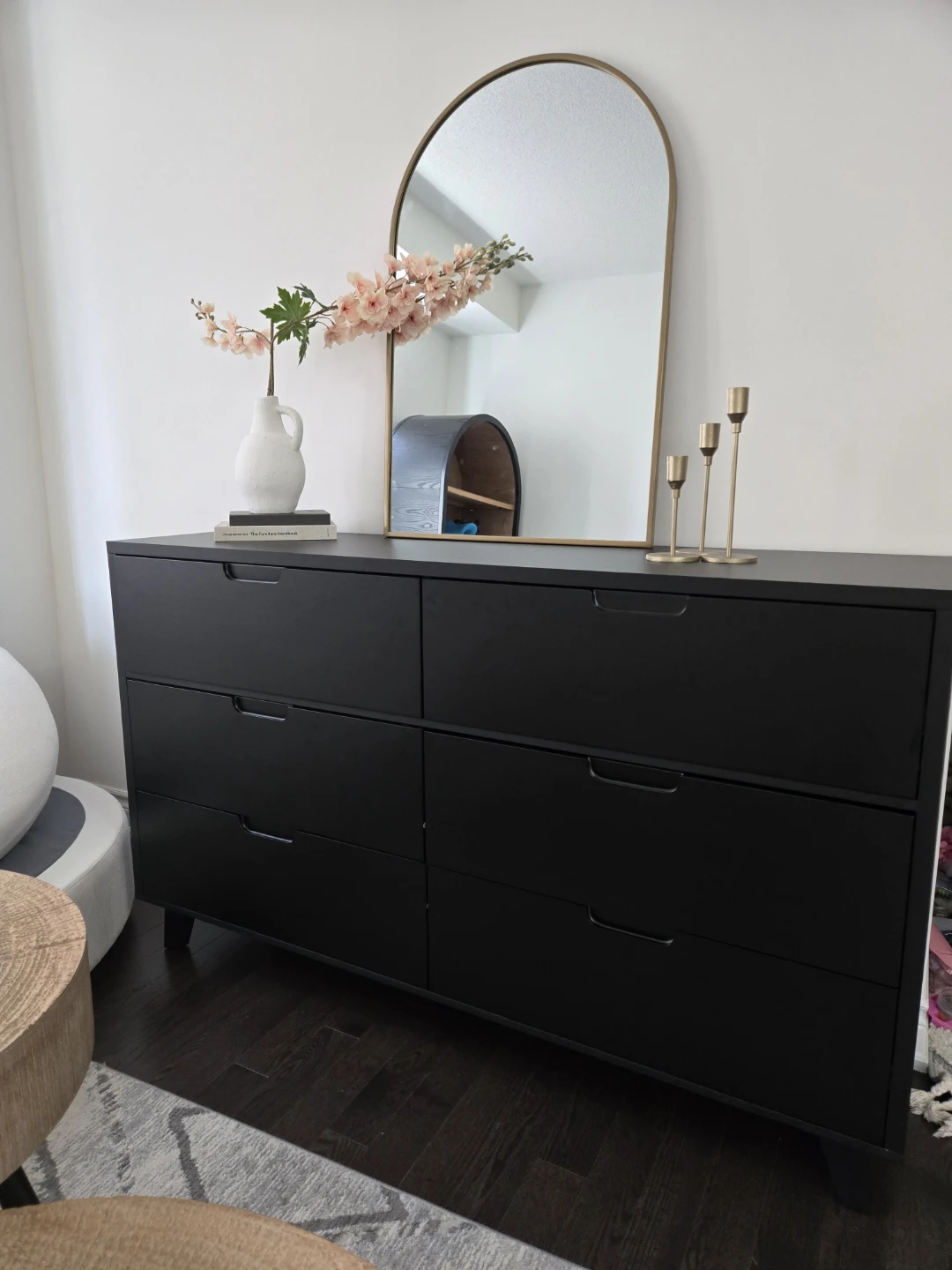 Warehouse sale : Black dresser
