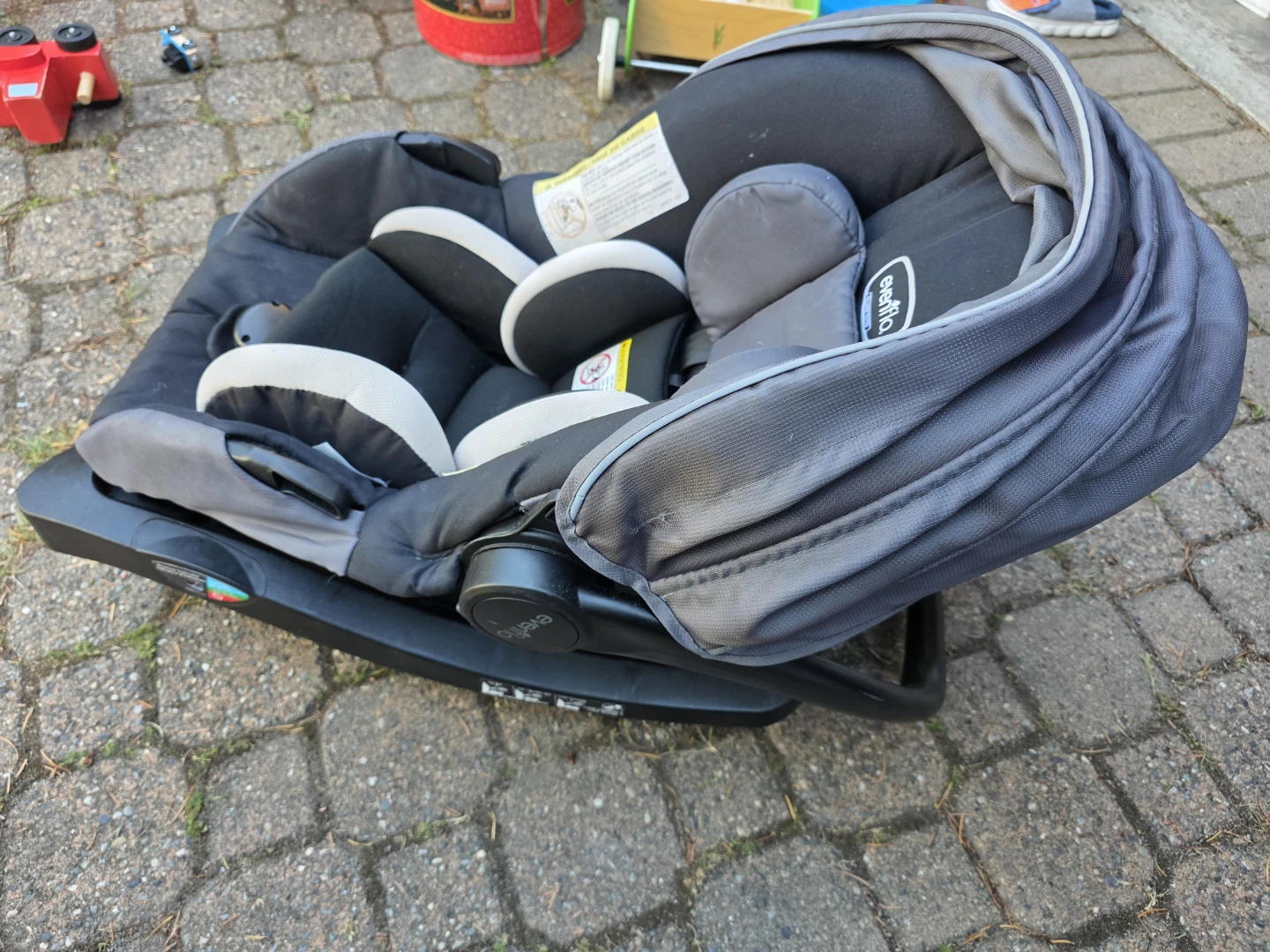 Evenflo Infant Car Seat with Base - photo 2