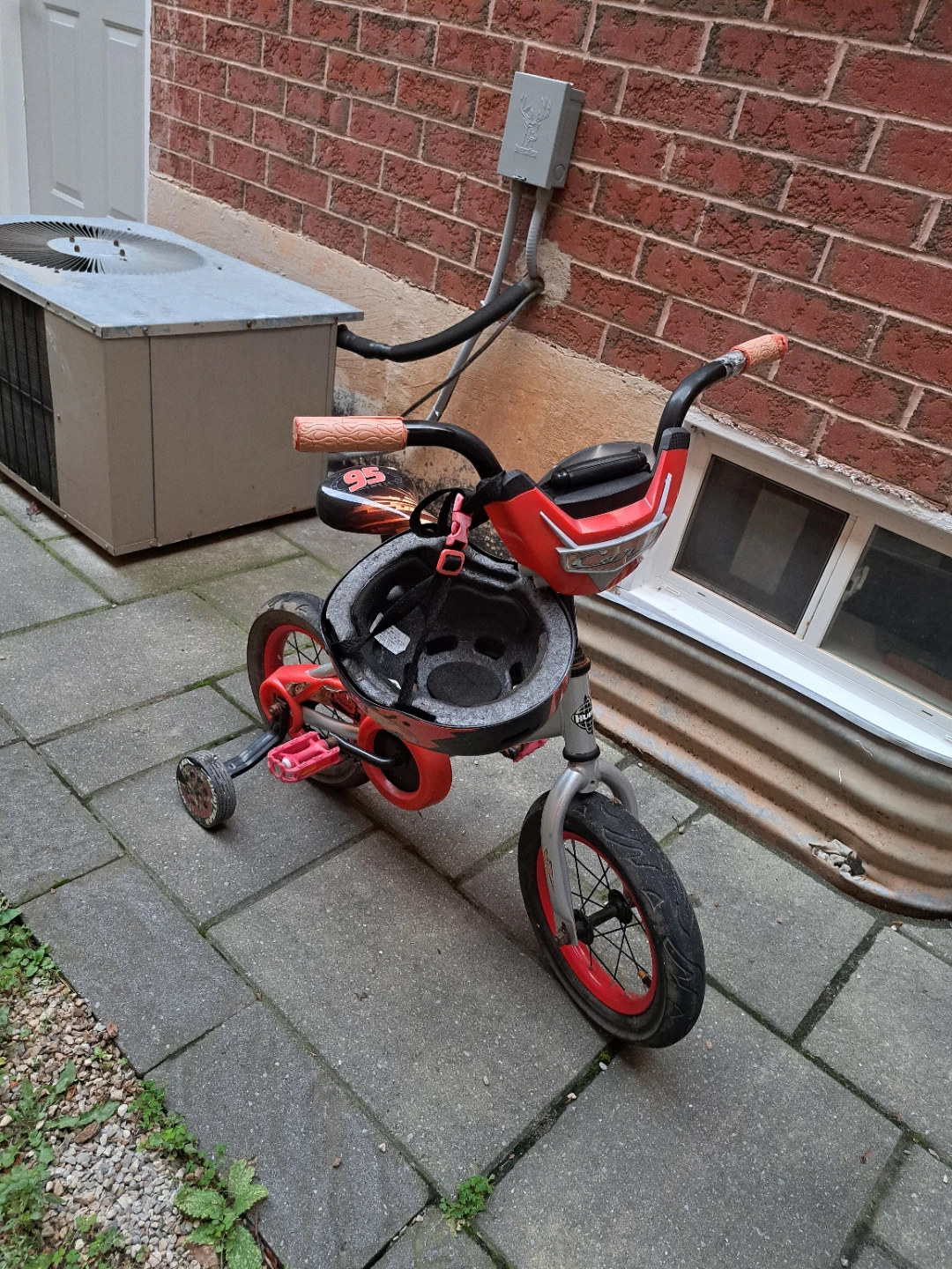 Lighting McQueen Kids Tricycle with Helmet - photo 2