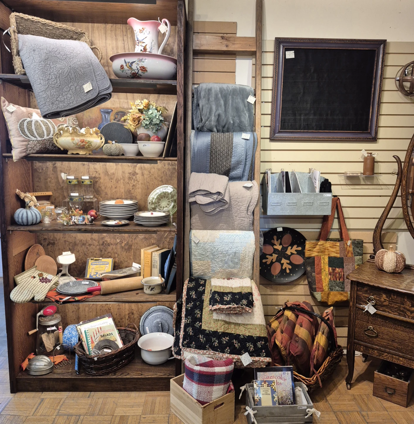 ANTIQUE AND VINTAGE ITEMS - photo 2