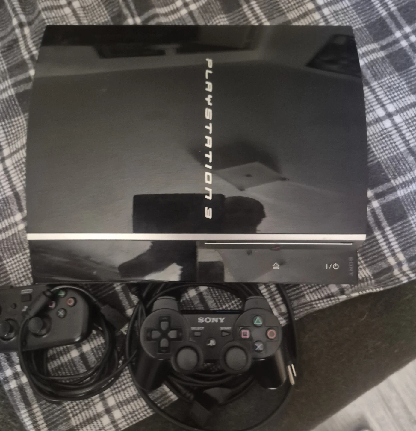 Sony PlayStation 3 Console with Controllers( CECHK01)