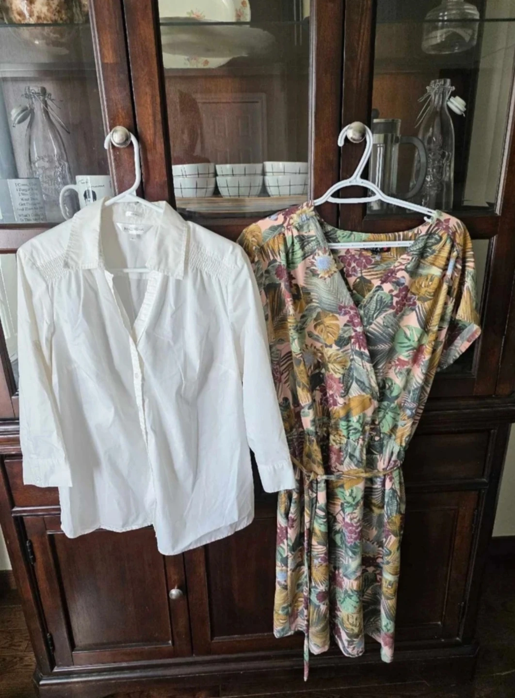 Lot of Womens Clothing - some petite, Lg & Xl 🏈 - photo 3