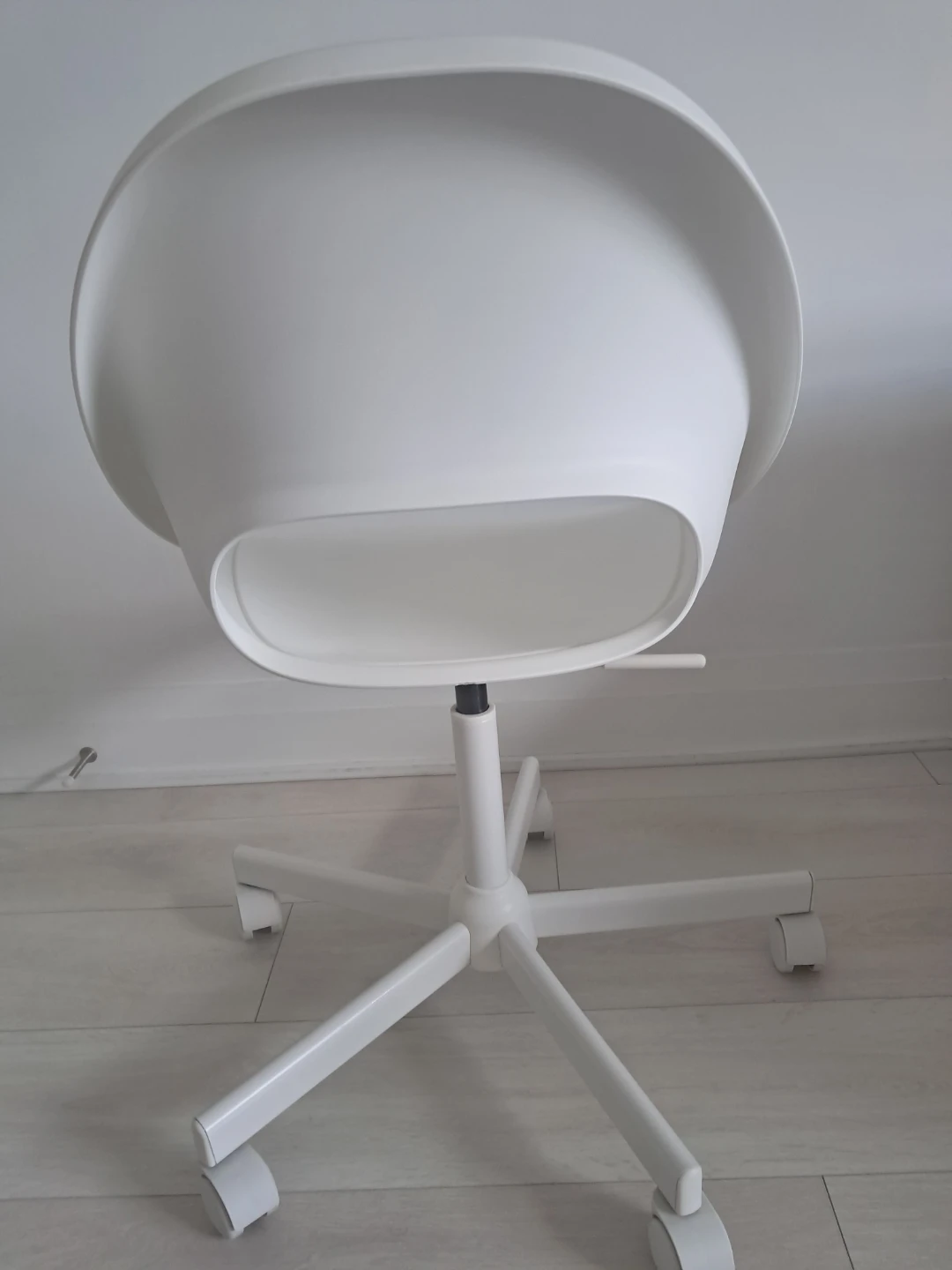 White Swivel Office Chair - photo 2