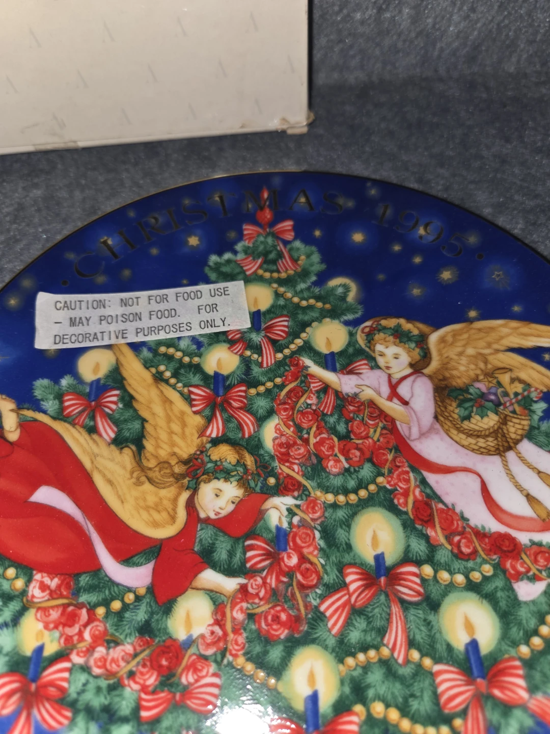 1995 Avon Trimming the Tree Christmas Plate - photo 5