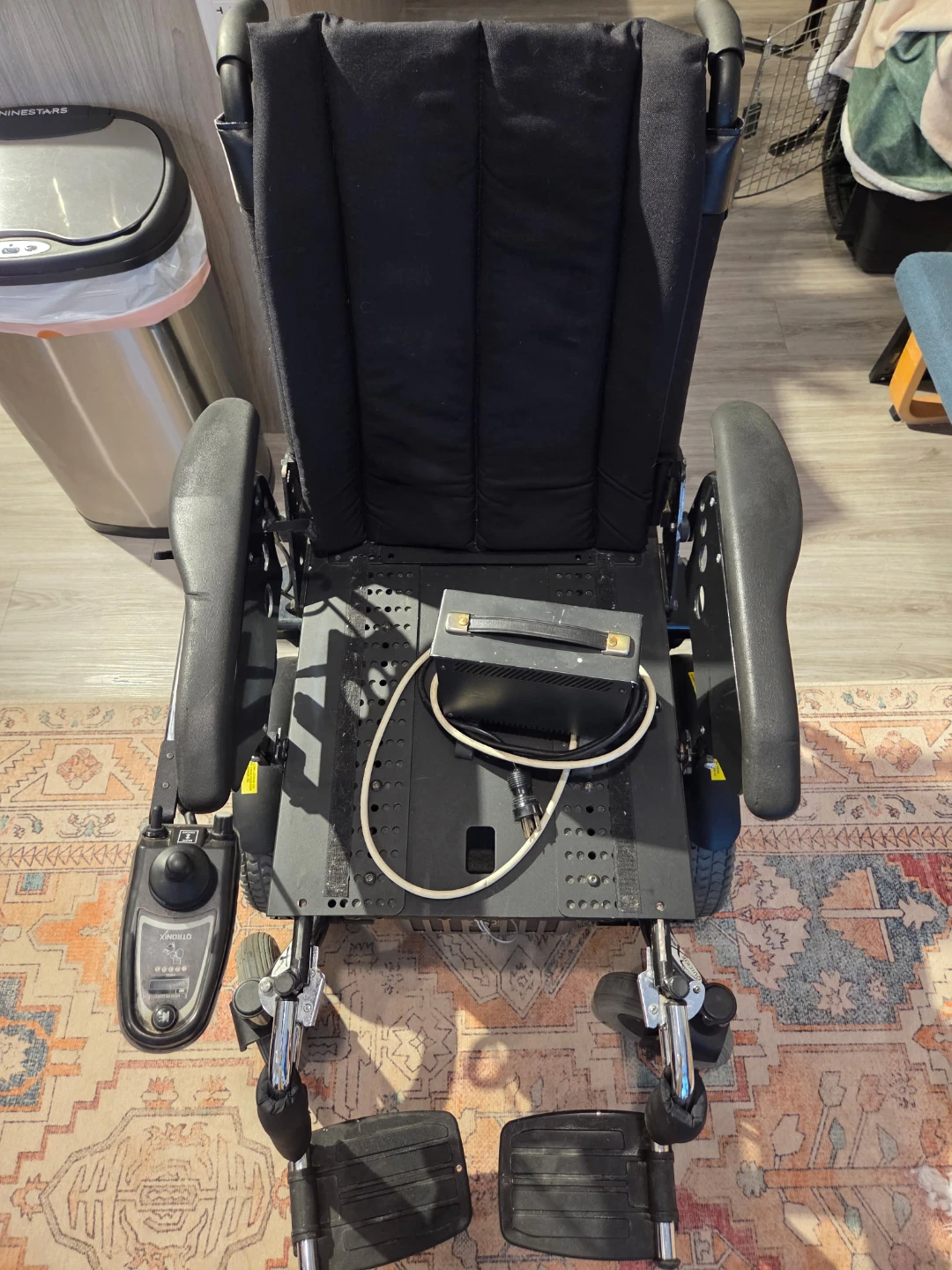 QUICKIE Power chair c/w charger - photo 2