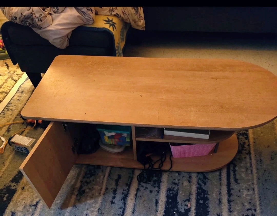 Solid wood coffee and end table with storage