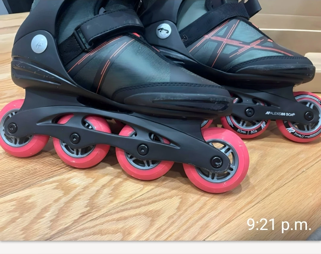 Size 10 woman rollerskates
