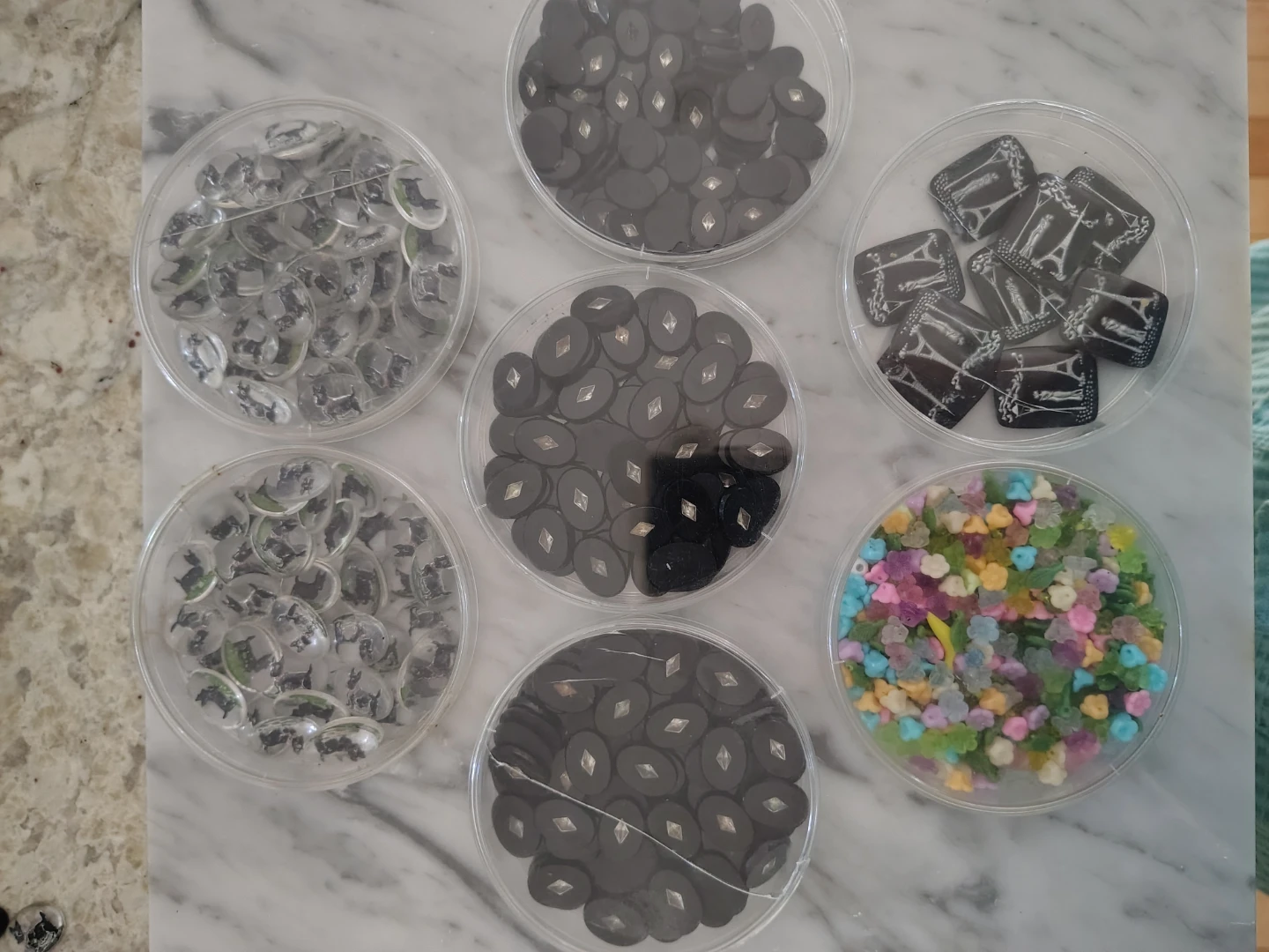 “400+ RARE VINTAGE CABOCHONS  - SCOTTY DOGS, PARIS, FLOWERS
