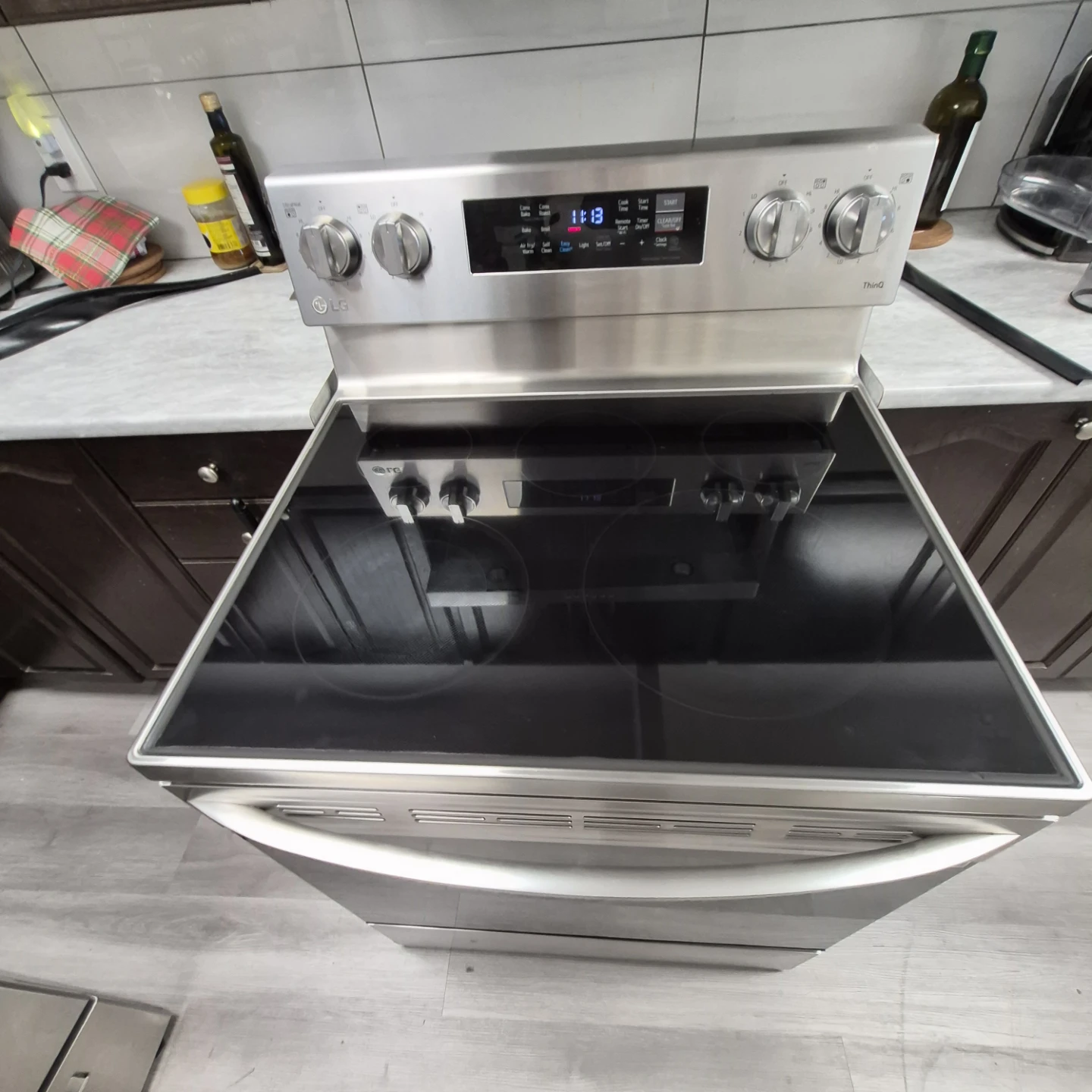 LG ThinQ Electric Range like new no damage - photo 5