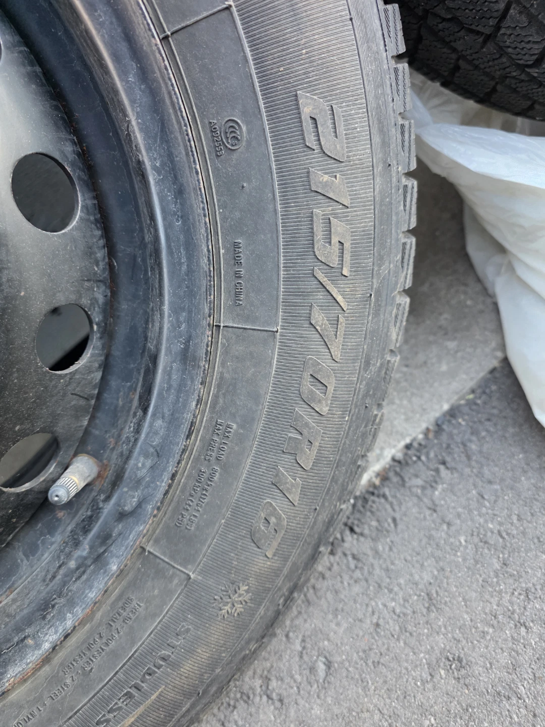 Set of 4 Winter Tires on Steel Rims 215/70R16 - photo 5