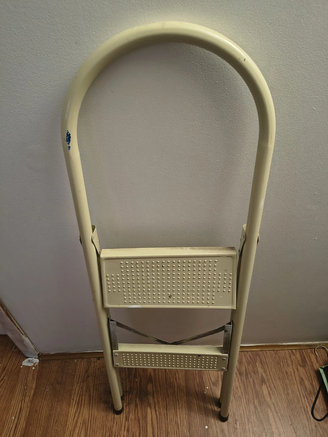 Cream Step Stool Ladder - photo 3