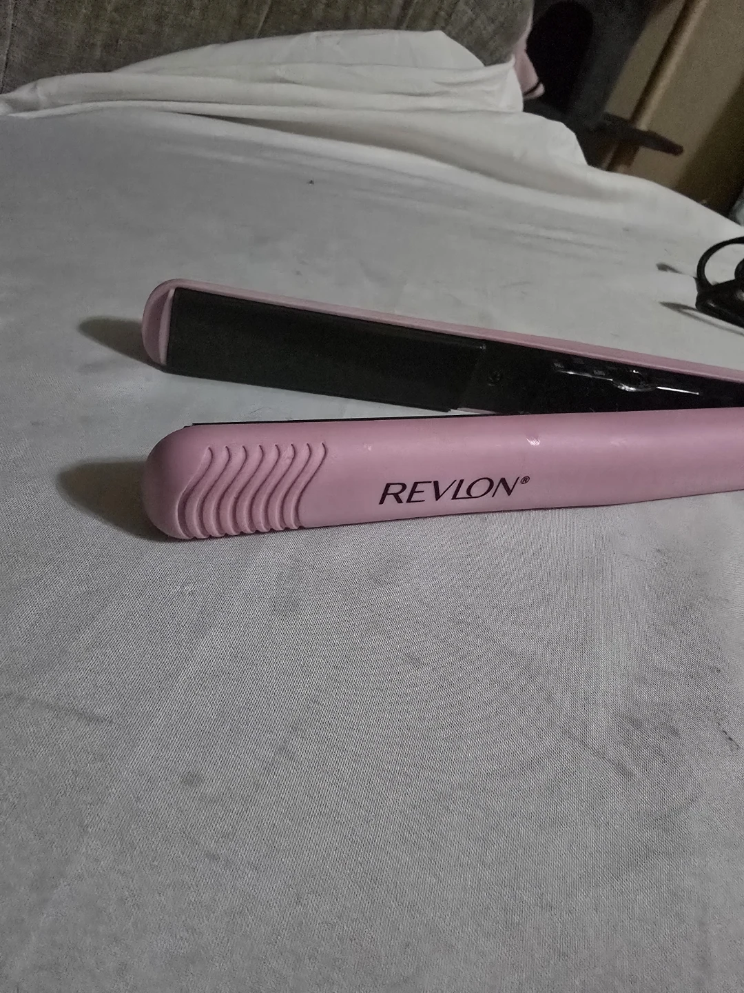 Revlon Hair Straightener in Pink