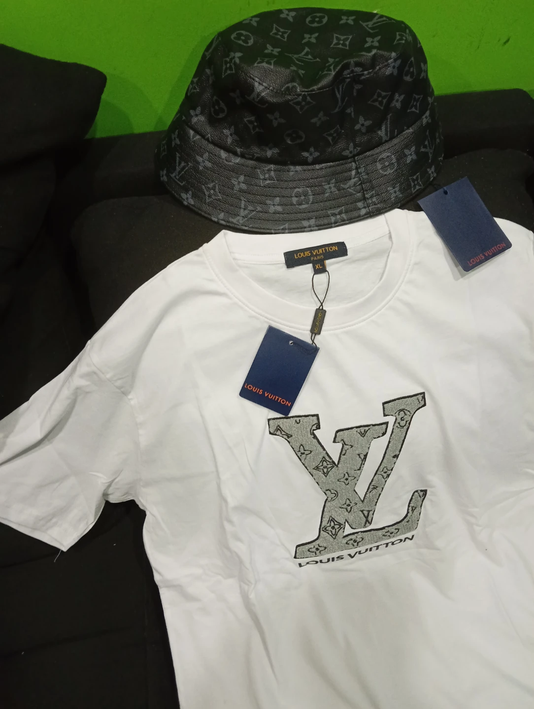 Louis Vuitton T-Shirt men's size XL and Bucket hat M - photo 3