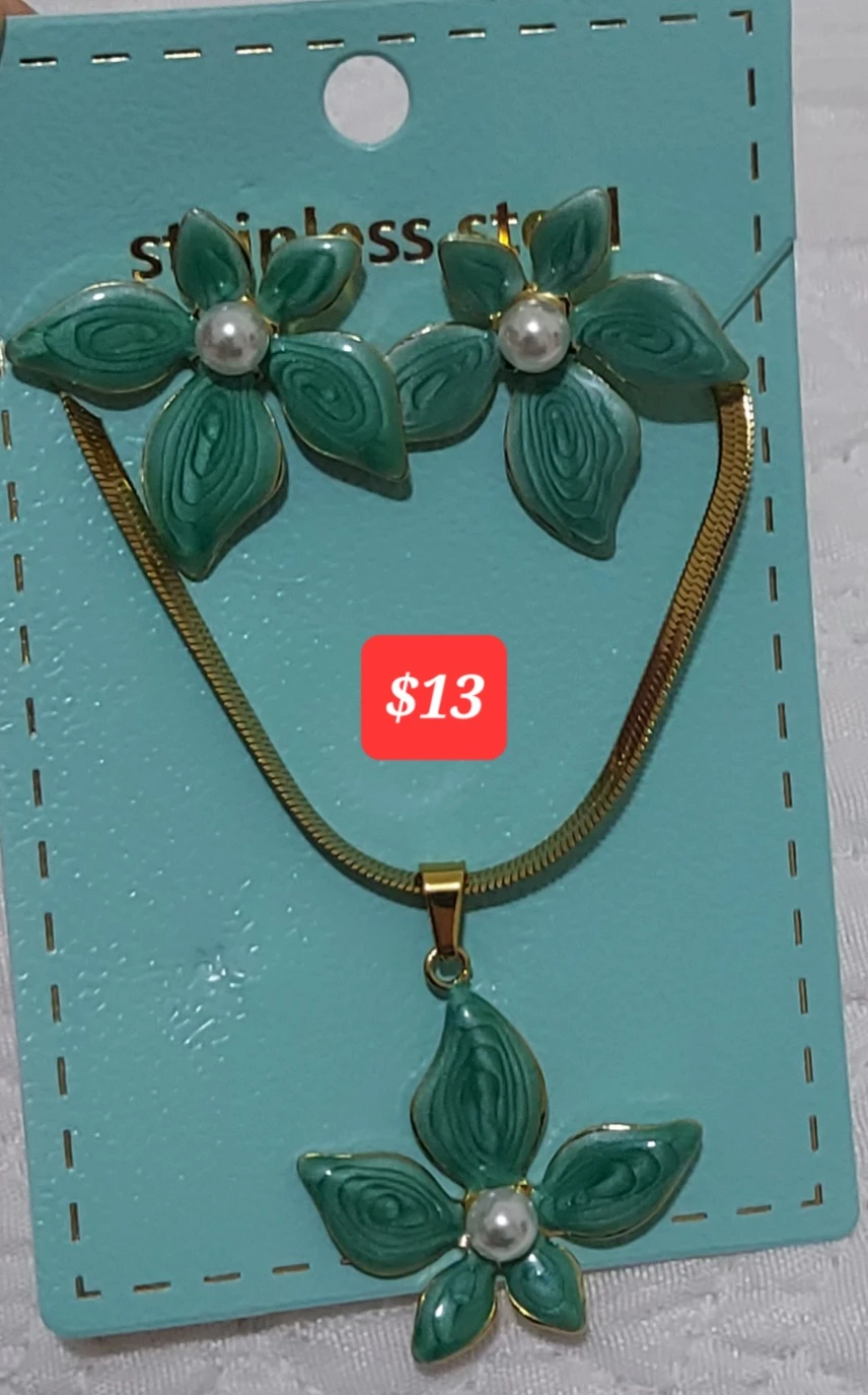 Green Flower Necklace and Earrings Set