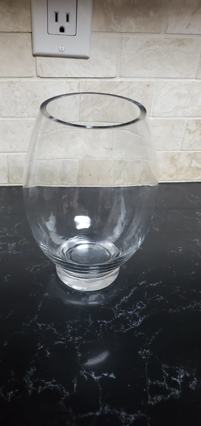 Clear glass vase 🏈🏈🏈