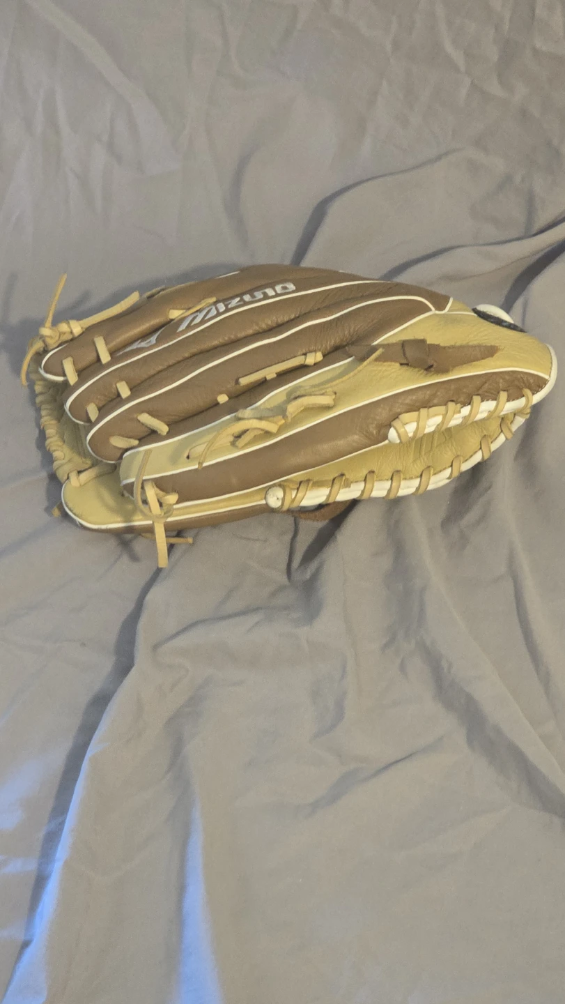 Mizuno Baseball Glove