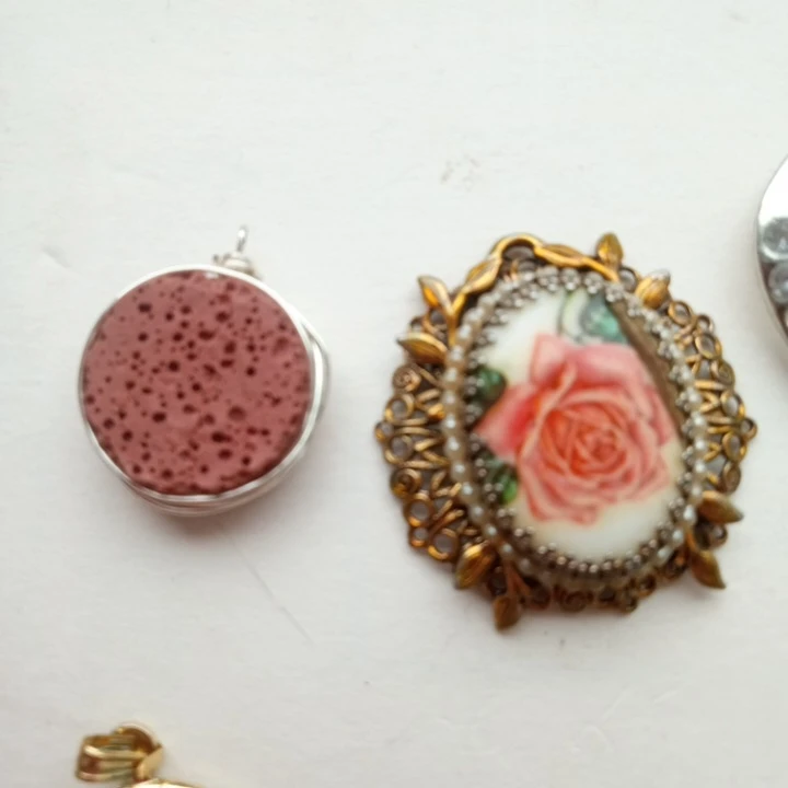 Pendants $3-5 Each Vintage and Newer, in GUC - photo 4