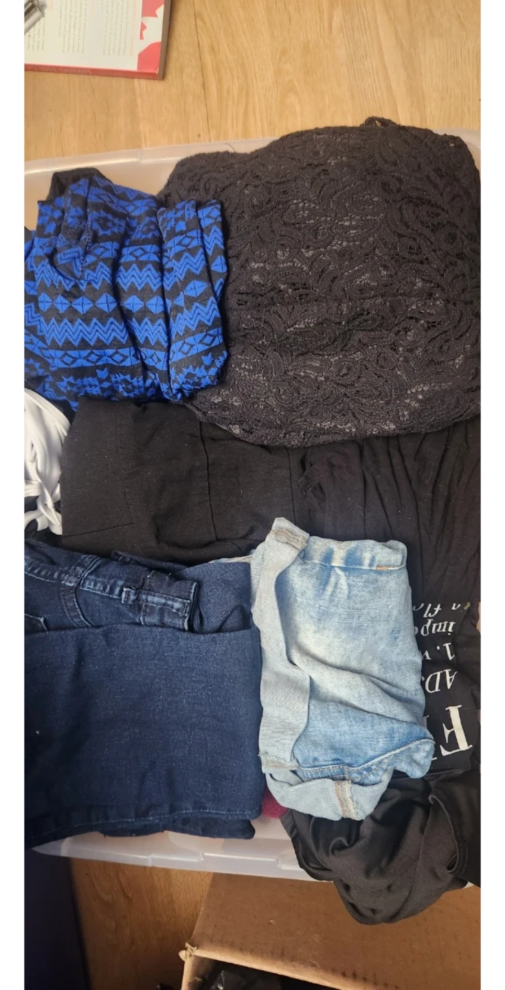 Assorted Clothing Bundle - photo 3