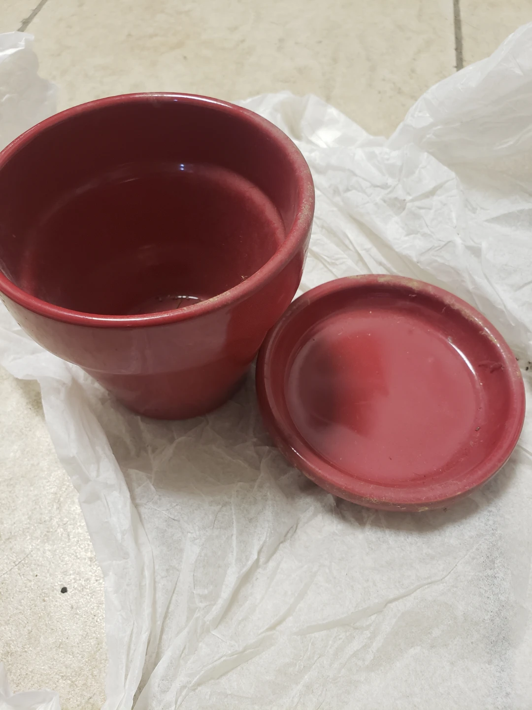 Red Ceramic Plant Pot with Saucer - photo 2