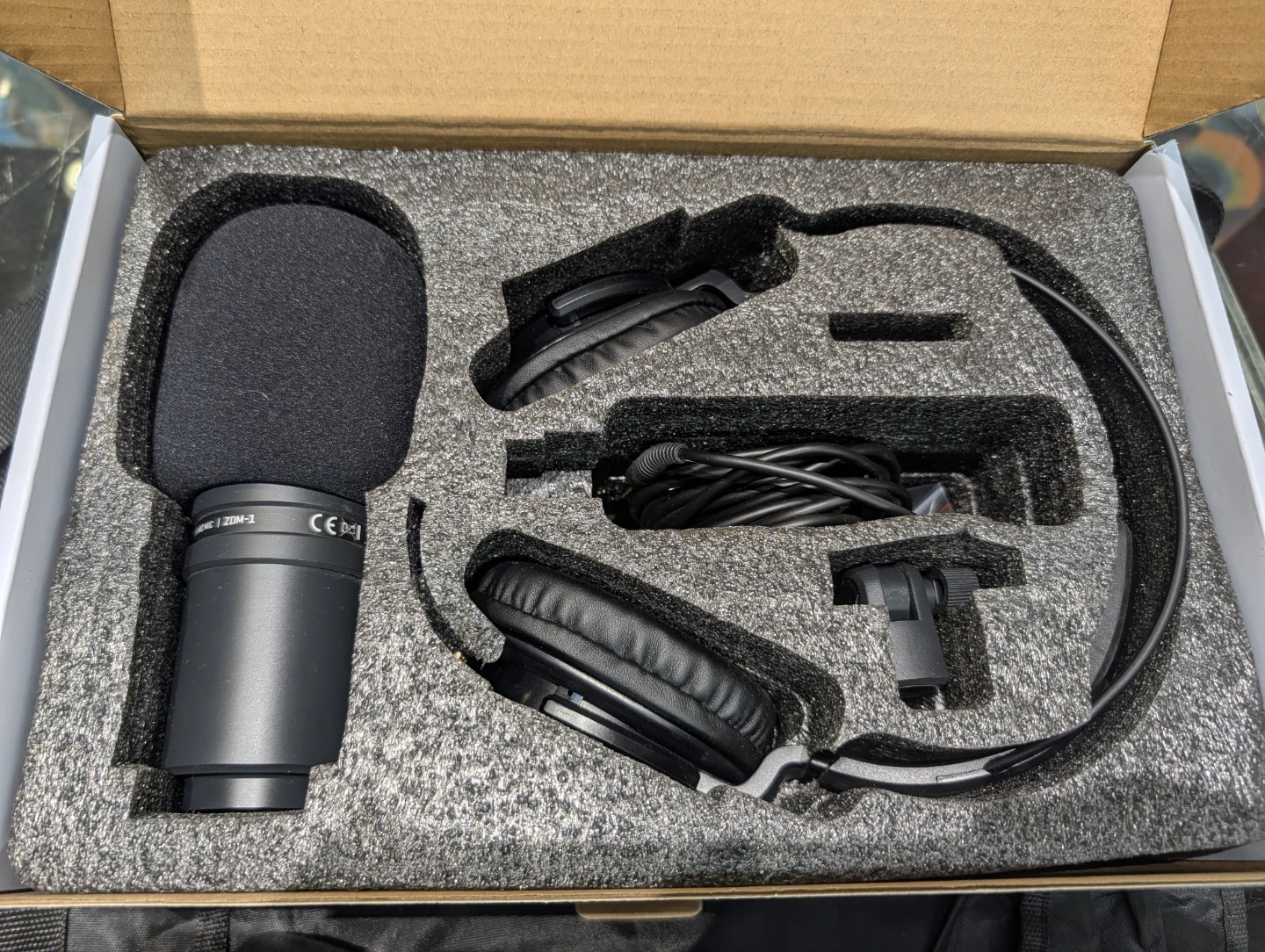 Zoom ZDM-1 Podcast Mic Pack - photo 2