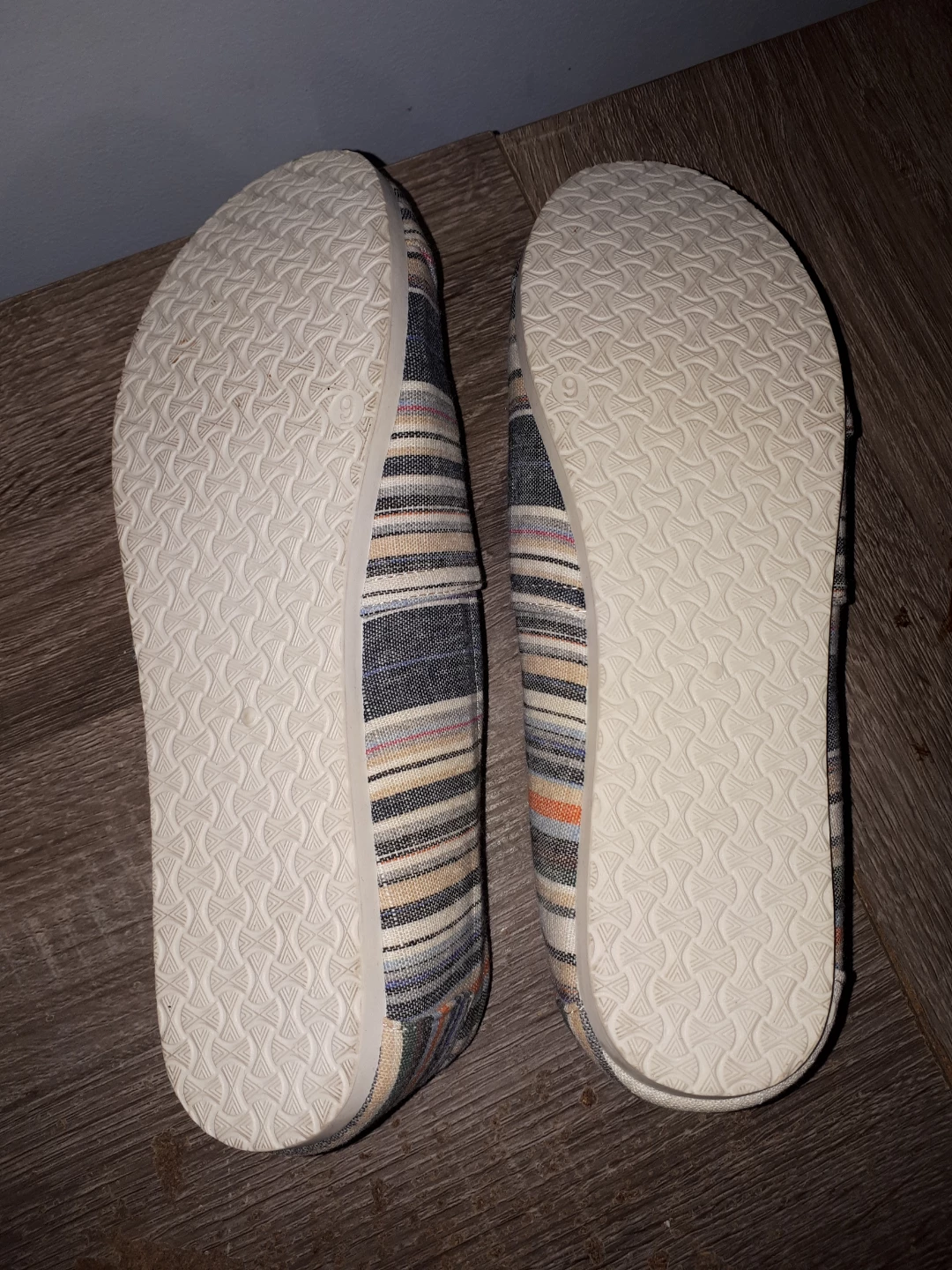Brand new striped slip-on shoes size 9🏈 - photo 3