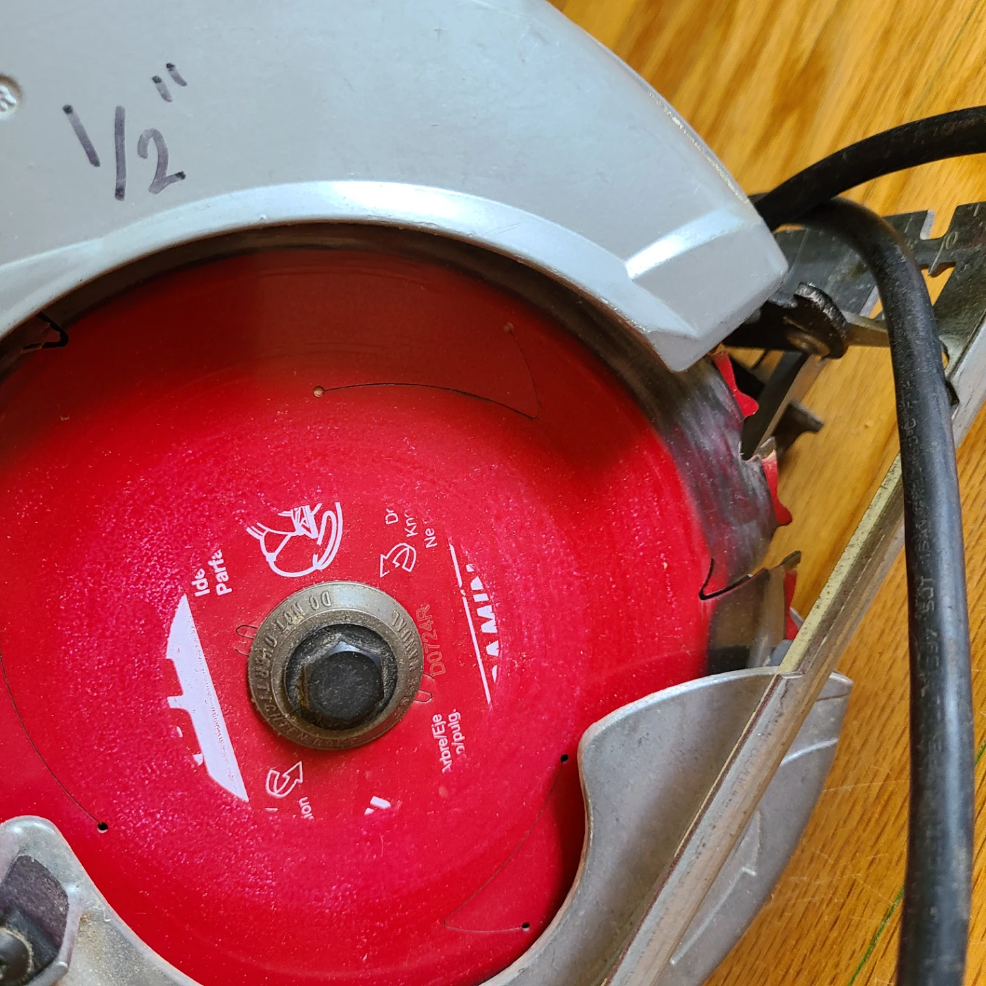 Milwaukee Skilsaw 12 Amp Circular Saw - photo 3