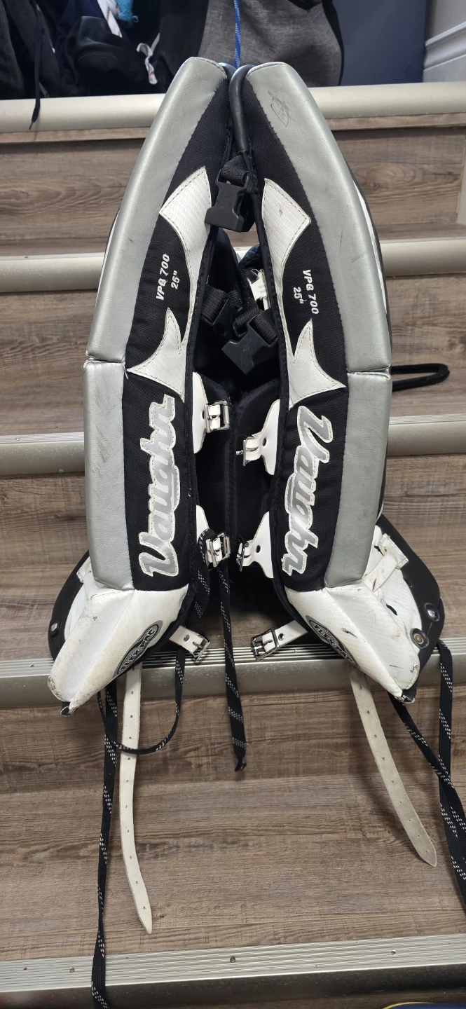 Vaughn VPX 700 Goalie Leg Pads 25" - photo 2