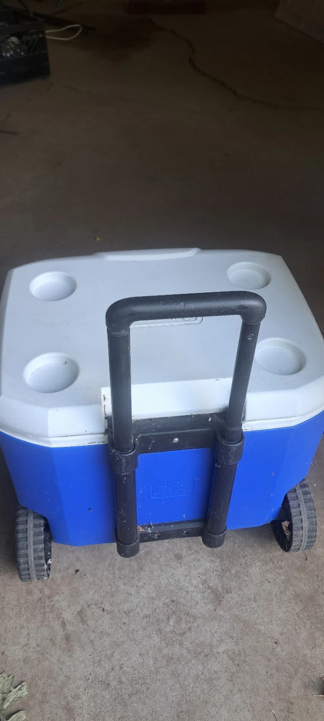 Coleman Wheeled Cooler Blue and White - photo 2