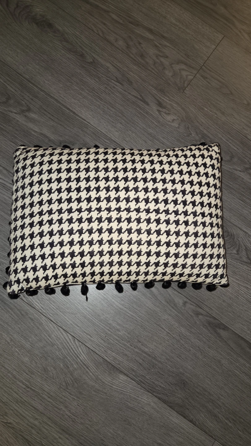 Black and white decorative accent pillow/cushion - photo 2