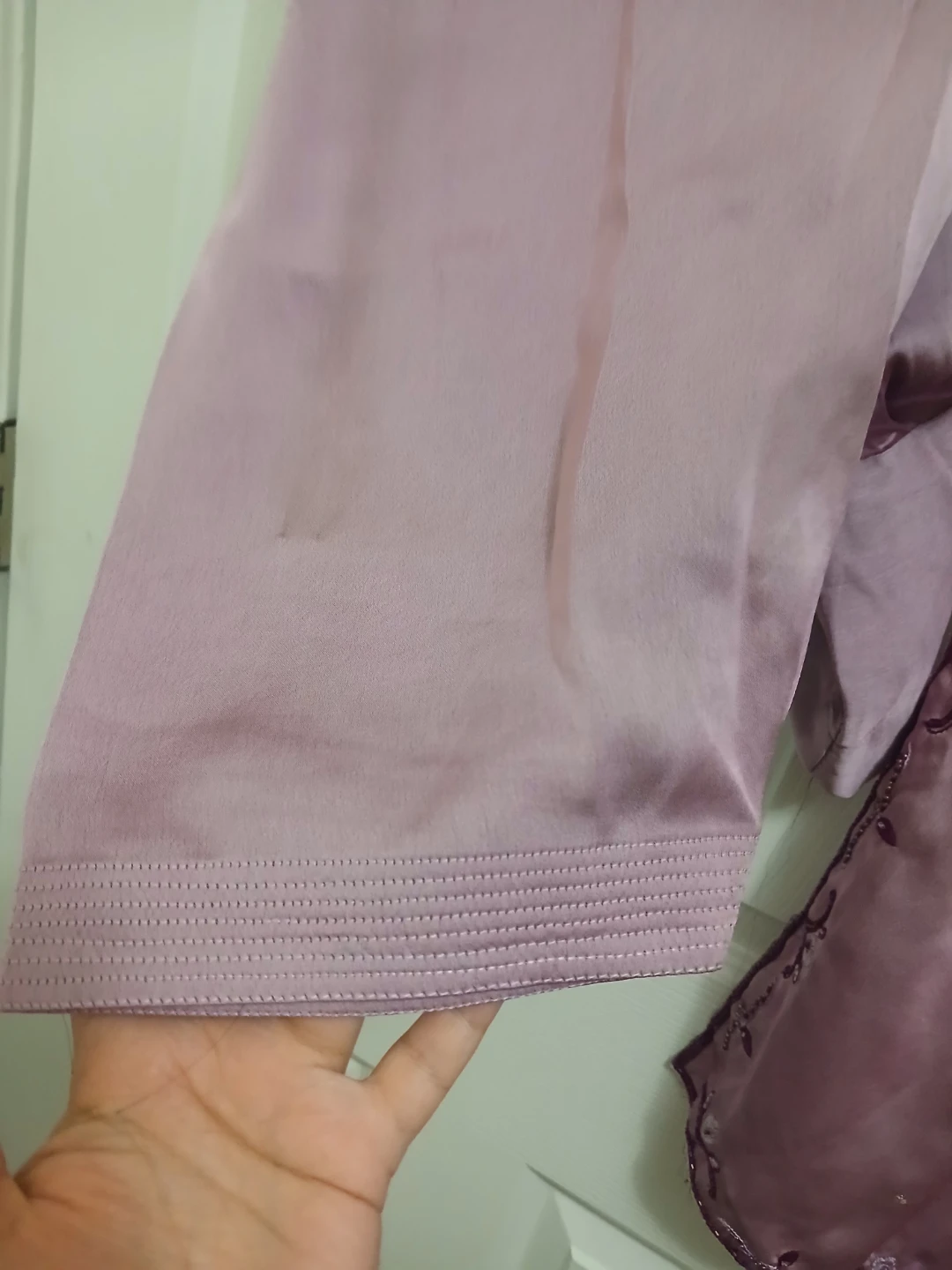 Indian/Pakistani Light Purple hand embroided silk Suit - photo 5