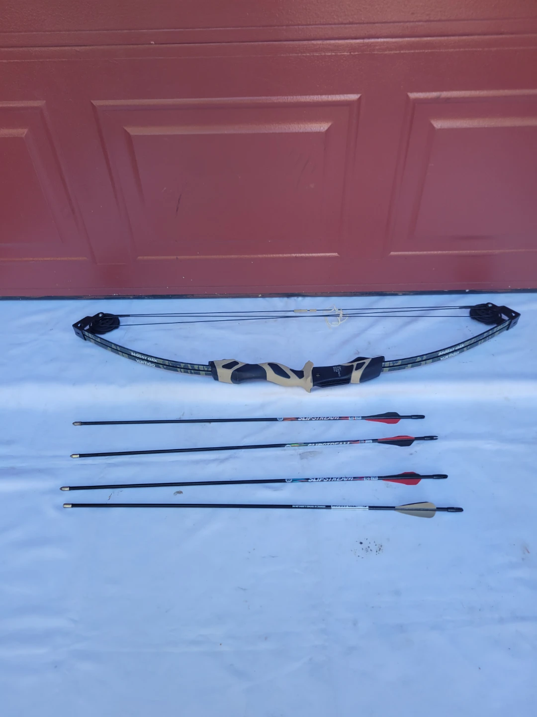 Mossy Oak Compound Bow with Arrows - photo 2