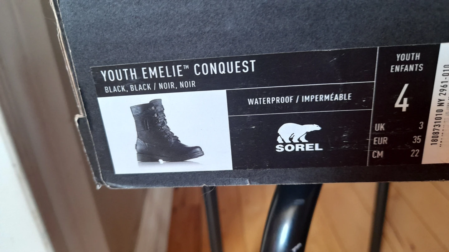 SOREL YOUTH EMELIE CONQUEST SIZE 4 BOOTS