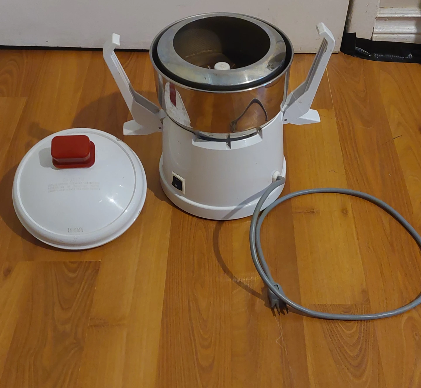 Omega 1000 Fruit and Vegetable Juicer - photo 4