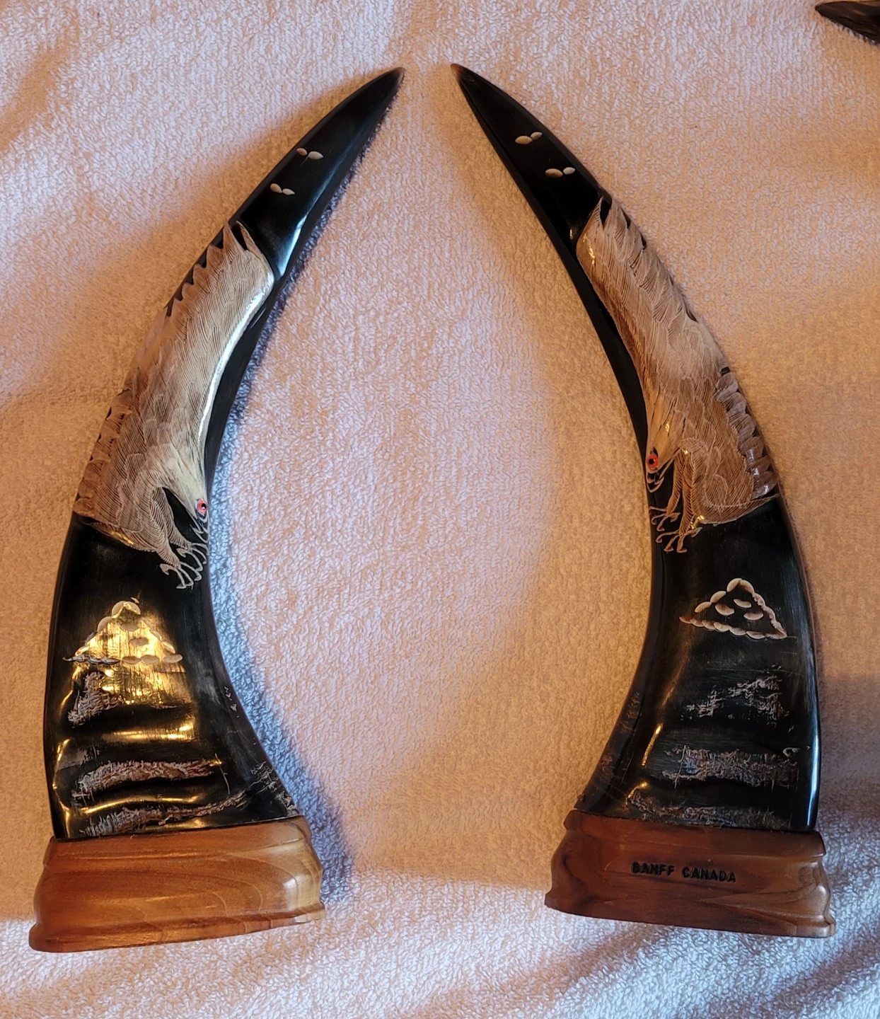 6 Vintage Hand-Carved Banff Souvenir Horn Statues - photo 5