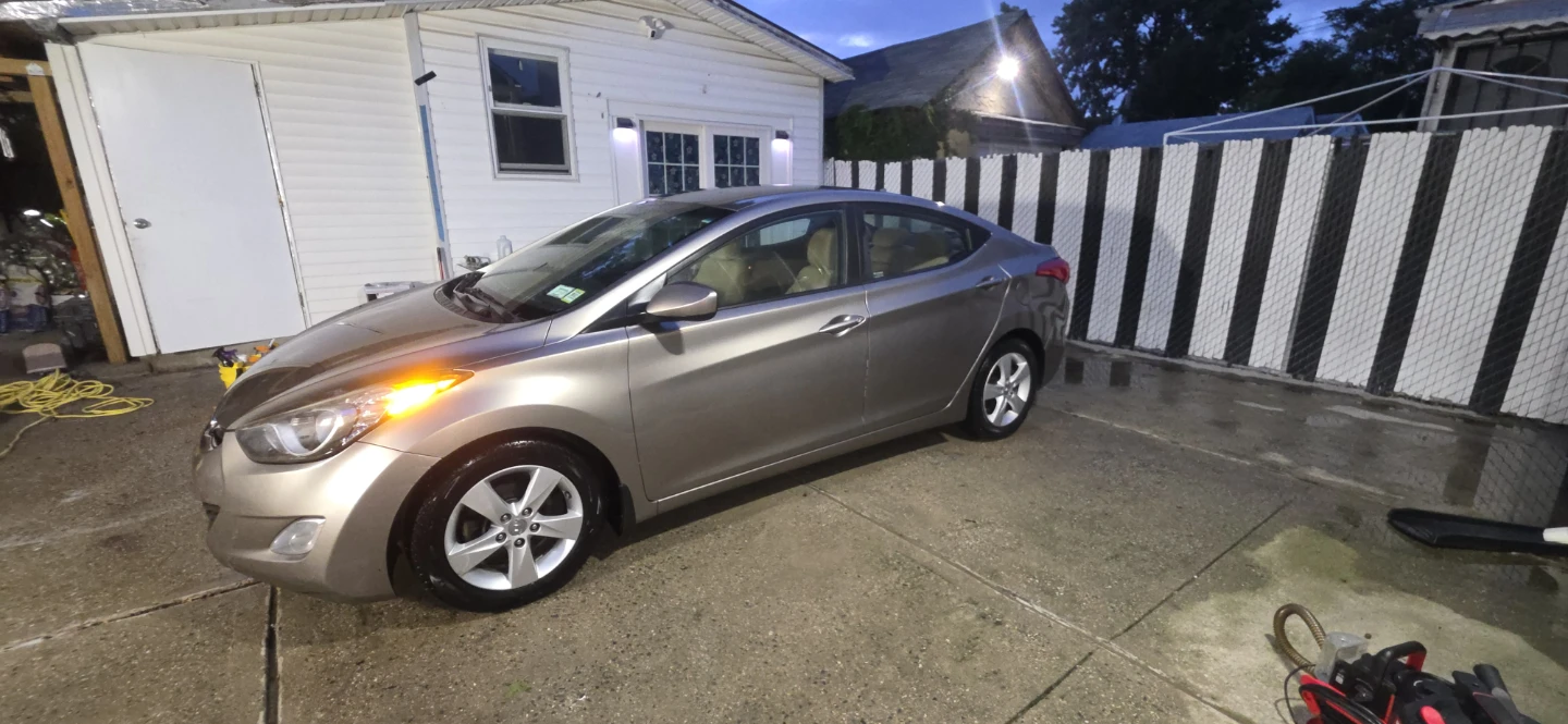 Hyundai Elantra Sedan - photo 4