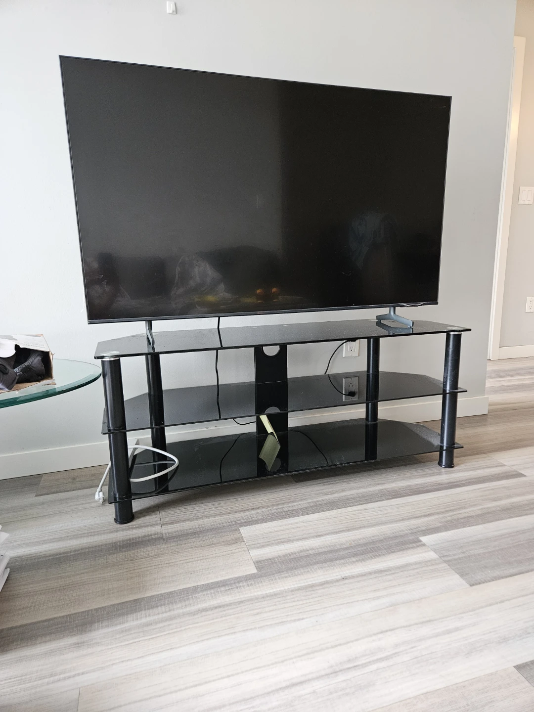 Samsung QLED Q60A 55 inch with TV stand