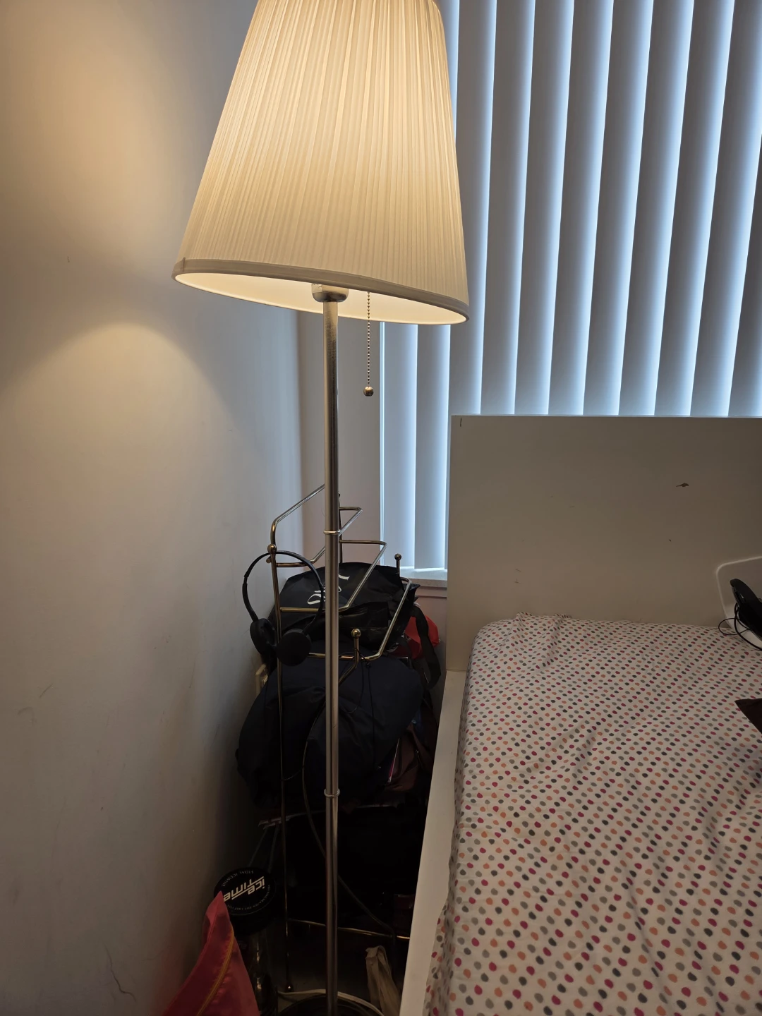 Floor lamp with pleated shade - photo 5
