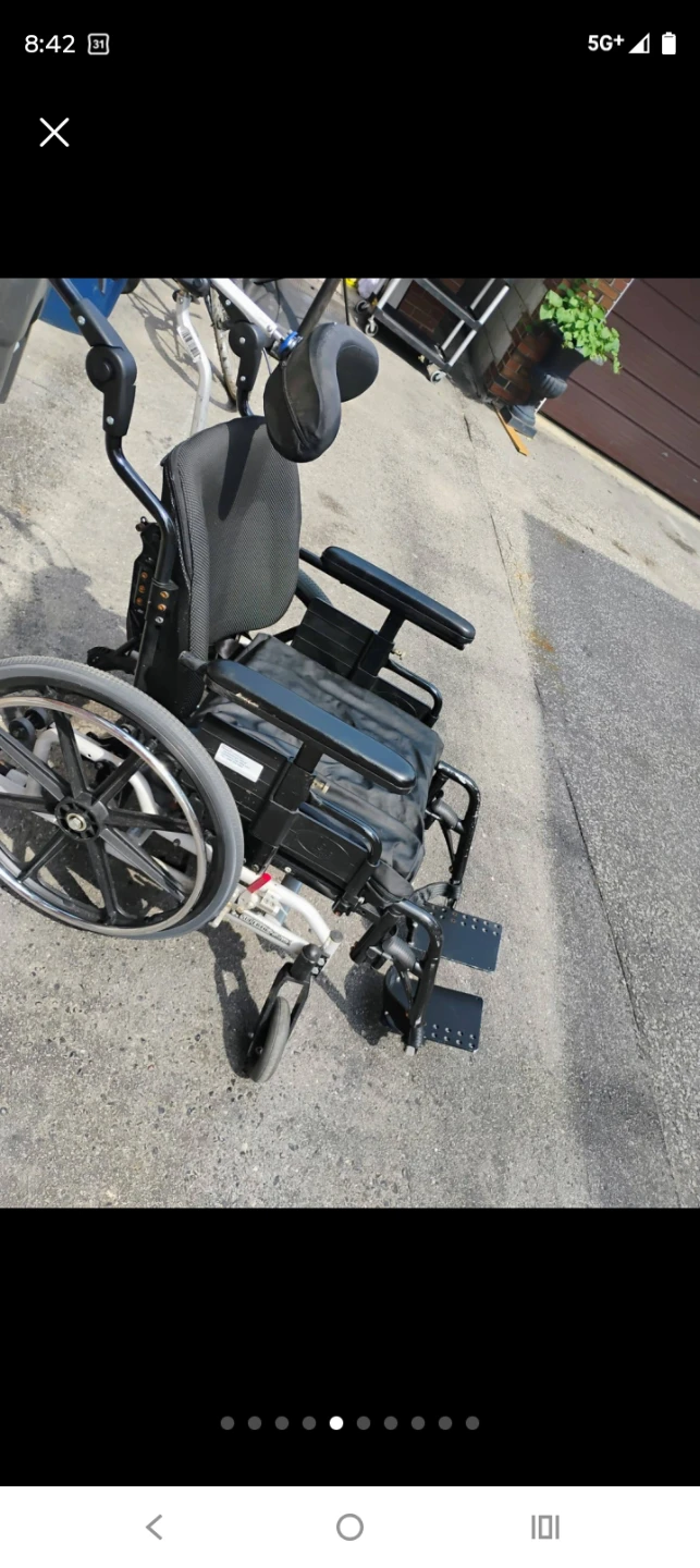 Invacare Matrx Wheelchair w/Attachments/ROHO Cushion - photo 3