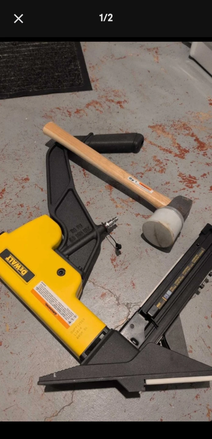 DeWalt DWFP12569 Flooring Nailer