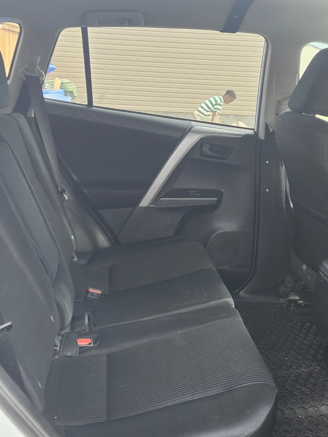 White Toyota RAV4 LE AWD - photo 5